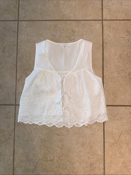 KIRIOUS LOS ANGELES Tops - Kirious Los Angeles White Eyelet Tie-Front Camisole